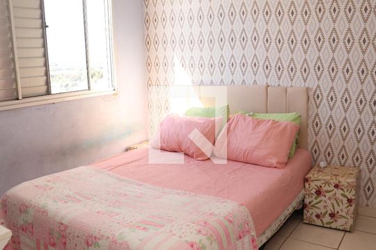 Quarto 2 de apartamento para alugar com 2 quartos, 50m² em Jardim Maria Inês, Aparecida de Goiânia