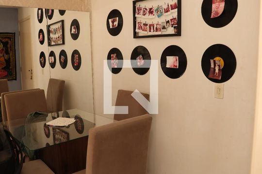 Sala de apartamento para alugar com 2 quartos, 50m² em Jardim Maria Inês, Aparecida de Goiânia