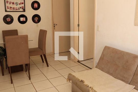 Sala de apartamento para alugar com 2 quartos, 50m² em Jardim Maria Inês, Aparecida de Goiânia