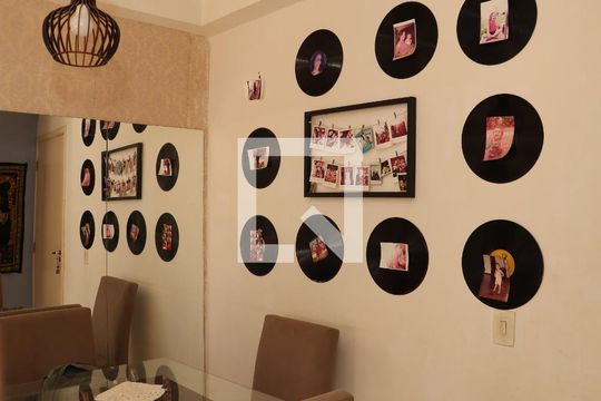 Sala de apartamento para alugar com 2 quartos, 50m² em Jardim Maria Inês, Aparecida de Goiânia