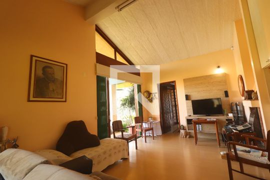 Sala de casa à venda com 6 quartos, 330m² em Vila Nova, Novo Hamburgo