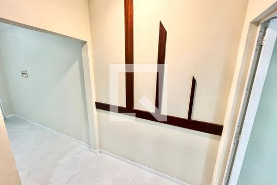 Escada de casa para alugar com 3 quartos, 140m² em Santana, São Paulo