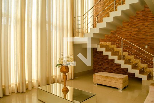Sala de casa à venda com 4 quartos, 208m² em Residencial Morumbi, Goiânia