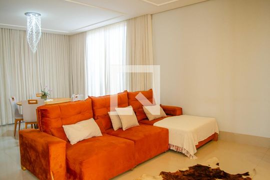 Sala de TV de casa à venda com 4 quartos, 208m² em Residencial Morumbi, Goiânia