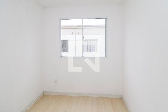 Quarto 2 de apartamento para alugar com 2 quartos, 39m² em Itaim Paulista, São Paulo
