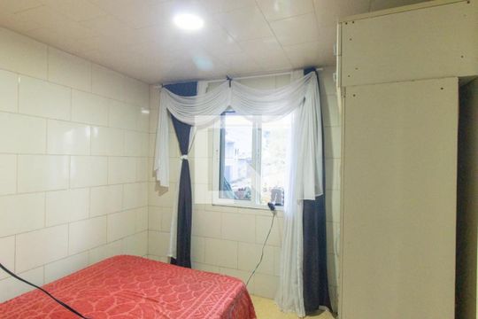 Quarto 1 de casa à venda com 2 quartos, 300m² em Uberaba, Curitiba
