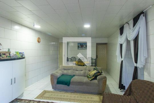 Sala de casa à venda com 2 quartos, 300m² em Uberaba, Curitiba
