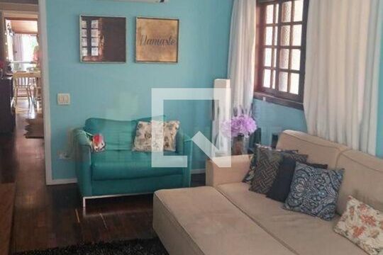 Casa à venda com 3 quartos, 220m² em Campo Grande, São Paulo