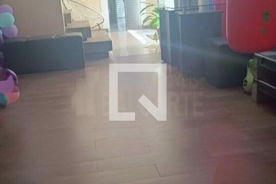 Casa à venda com 3 quartos, 220m² em Campo Grande, São Paulo
