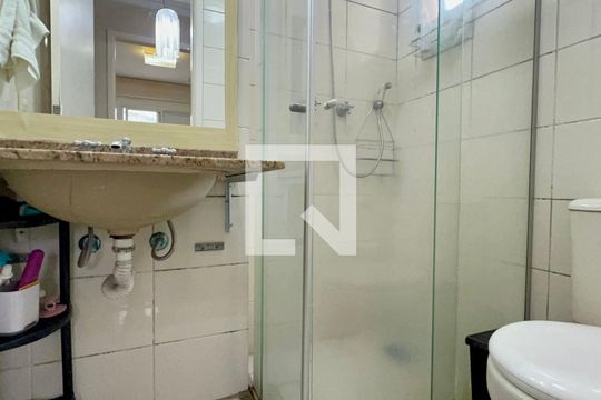 Banheiro de apartamento à venda com 2 quartos, 47m² em Pinheiros, São Paulo