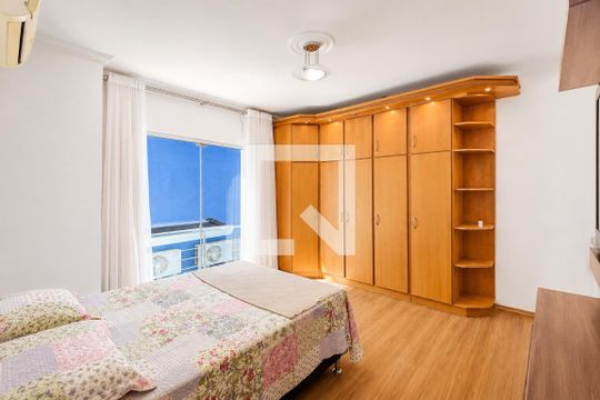 Quarto 1 de casa de condomínio para alugar com 4 quartos, 388m² em Neópolis, Gravataí