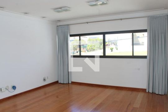 Quarto de casa para alugar com 3 quartos, 260m² em Swiss Park, Campinas