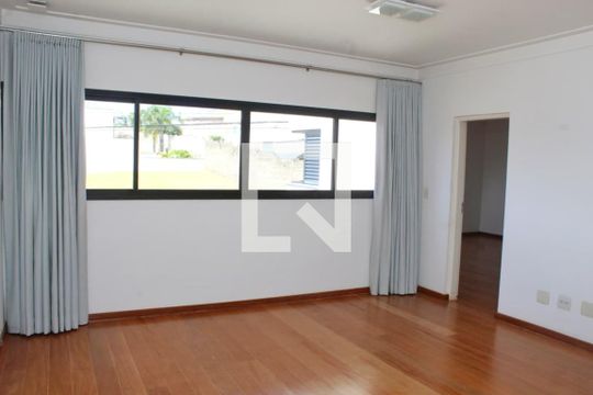 Quarto de casa para alugar com 3 quartos, 260m² em Swiss Park, Campinas