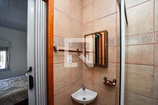Banheiro da Suíte/Casa Frente de casa para alugar com 5 quartos, 281m² em Sarandi, Porto Alegre