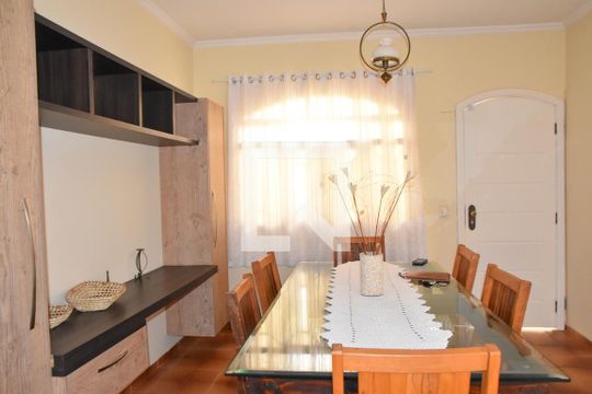 Casa à venda com 3 quartos, 170m² em Parque Brasilia, Jundiaí