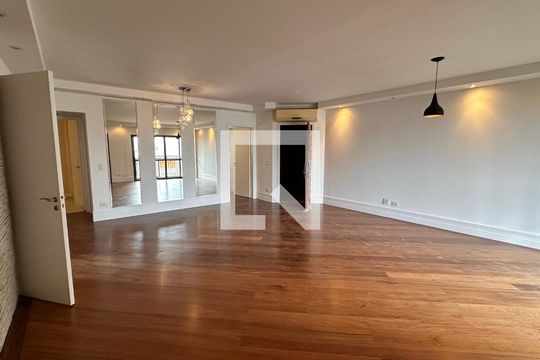 Apartamento para alugar com 3 quartos, 138m² em Brooklin, São Paulo