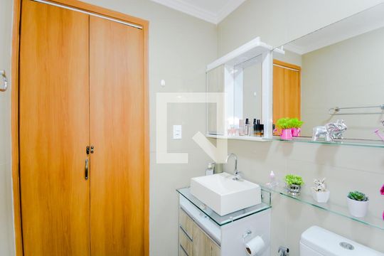 Banheiro de apartamento à venda com 1 quarto, 48m² em Cocaia, Guarulhos