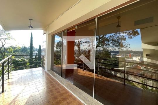 Varanda da sala de casa para alugar com 4 quartos, 600m² em Ouro Branco, Novo Hamburgo