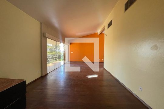 Sala de casa para alugar com 4 quartos, 600m² em Ouro Branco, Novo Hamburgo