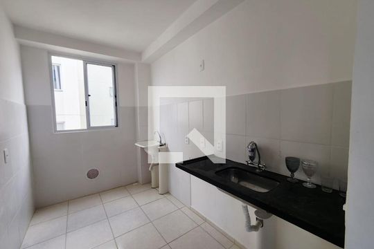 Cozinha de apartamento para alugar com 2 quartos, 47m² em Tijuca, Contagem