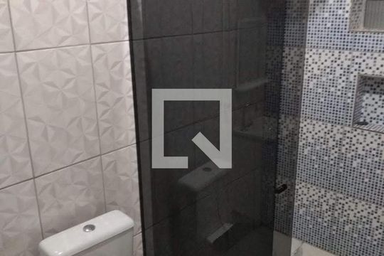 Banheiro de apartamento para alugar com 3 quartos, 70m² em Jardim Maria Inês, Aparecida de Goiânia