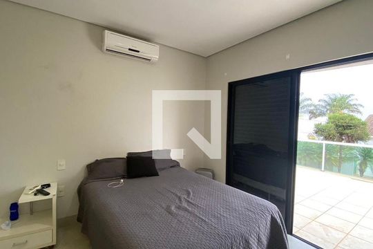 Quarto de apartamento para alugar com 3 quartos, 70m² em Jardim Maria Inês, Aparecida de Goiânia