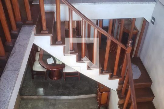 Escada de casa à venda com 3 quartos, 280m² em Jardim Egle, São Paulo
