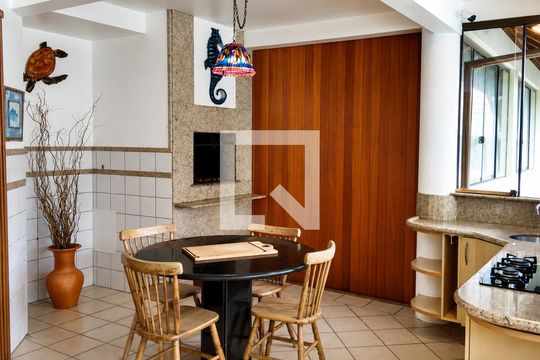 Cozinha de casa para alugar com 4 quartos, 320m² em Jurerê Internacional, Florianópolis
