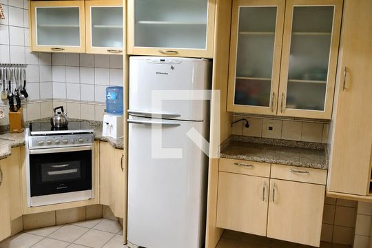 Cozinha de casa para alugar com 4 quartos, 320m² em Jurerê Internacional, Florianópolis
