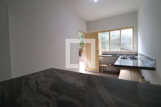 Cozinha de casa para alugar com 3 quartos, 80m² em Aclimação, Uberlândia