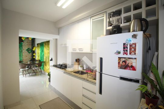 Cozinha de casa de condomínio à venda com 2 quartos, 102m² em Humaitá, Porto Alegre
