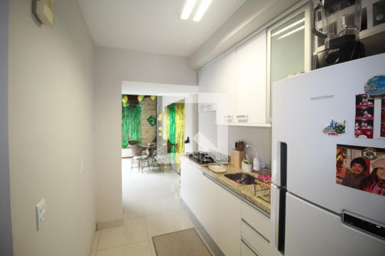 Cozinha de casa de condomínio à venda com 2 quartos, 102m² em Humaitá, Porto Alegre