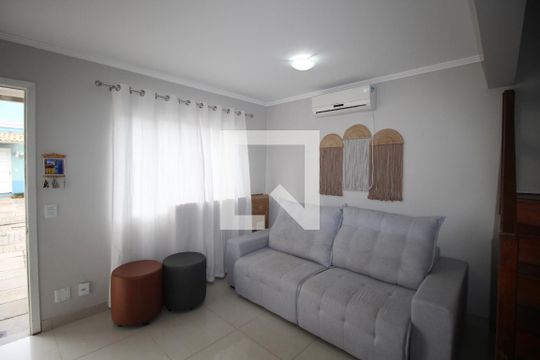Sala de casa de condomínio à venda com 2 quartos, 102m² em Humaitá, Porto Alegre