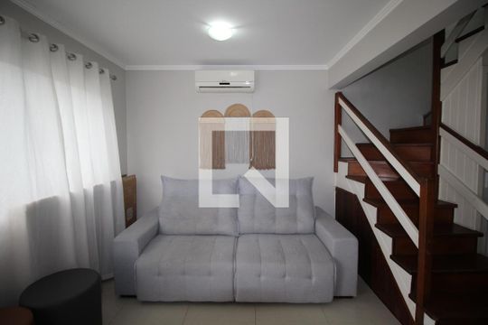 Sala de casa de condomínio à venda com 2 quartos, 102m² em Humaitá, Porto Alegre
