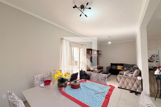 Sala de casa para alugar com 3 quartos, 330m² em Res. Santa Giovana, Jundiaí