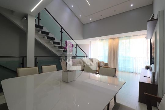Sala de casa de condomínio à venda com 3 quartos, 250m² em Parque Sao Vicente, Santo André