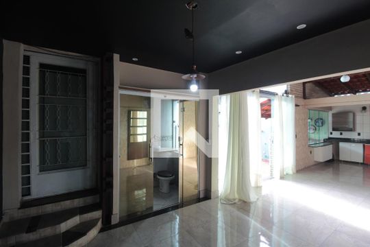 Sala e Quarto de kitnet/studio para alugar com 1 quarto, 40m² em Serrano, Belo Horizonte