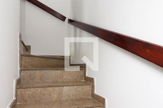 Escada de apartamento à venda com 4 quartos, 200m² em Jardim Wanda, Taboão da Serra