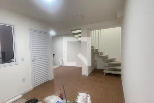 Casa de Condomínio para alugar com 2 quartos, 60m² em Jardim dos Pereiras (caucaia do Alto), Cotia