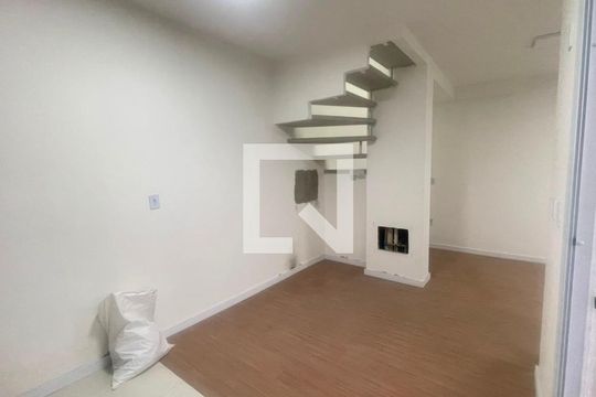 Sala de casa de condomínio para alugar com 2 quartos, 60m² em Jardim dos Pereiras (caucaia do Alto), Cotia