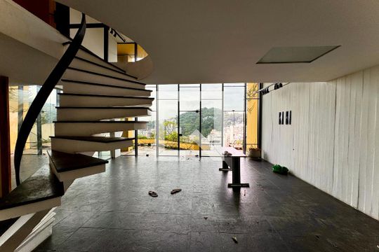 Casa para alugar com 4 quartos, 436m² em Laranjeiras, Rio de Janeiro