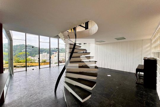 Casa para alugar com 4 quartos, 436m² em Laranjeiras, Rio de Janeiro
