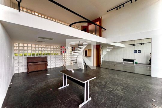 Casa para alugar com 4 quartos, 436m² em Laranjeiras, Rio de Janeiro
