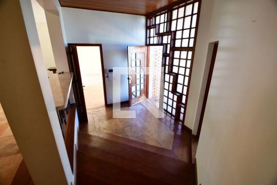 Hall de entrada de casa para alugar com 4 quartos, 515m² em Parque Taquaral, Campinas