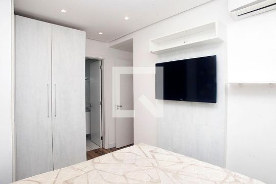Quarto 1 Suíte de apartamento para alugar com 2 quartos, 56m² em Medianeira, Porto Alegre