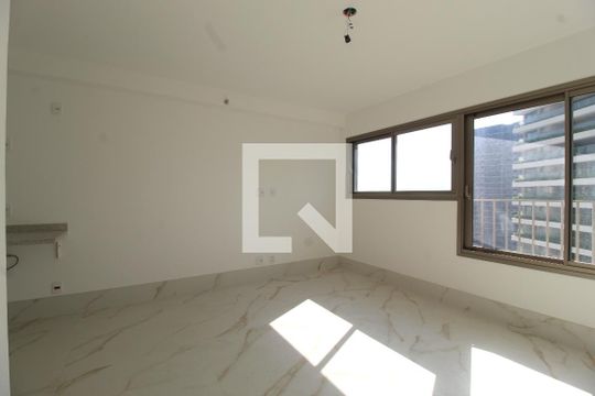 Sala/Quarto de kitnet/studio à venda com 1 quarto, 30m² em Indianópolis, São Paulo