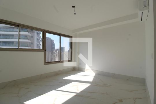 Sala/Quarto de kitnet/studio à venda com 1 quarto, 30m² em Indianópolis, São Paulo