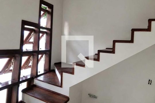 Sala de casa de condomínio para alugar com 2 quartos, 800m² em Chácaras Alpina, Valinhos