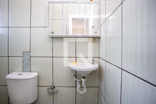 Banheiro de casa para alugar com 1 quarto, 48m² em Eldorado, Diadema