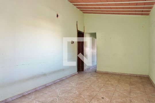 Sala  de casa à venda com 3 quartos, 400m² em Sagrada Família, Belo Horizonte